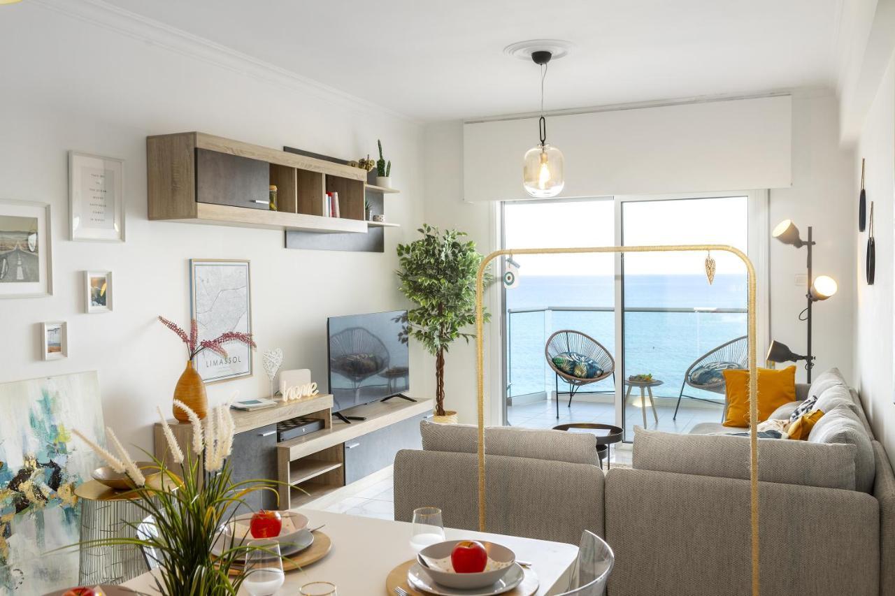 Lovely 3-bedroom In Prokymea Court Apartman *